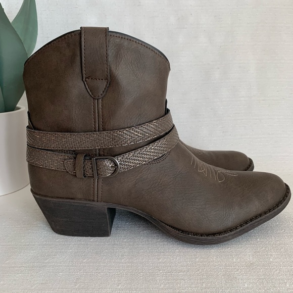 dingo Shoes - New Dingo Aydra Dark Taupe Faux Leather Ankle Strap Western Booties Woman’s 9.5M